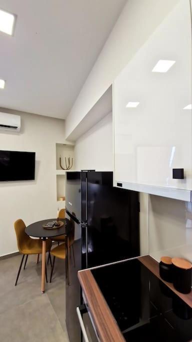 Faronita - Luxury Apt In The Heart Of Kalamata Luaran gambar
